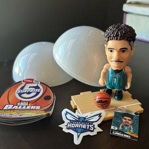 ZURU NBA Ballers 5 Surprise Mystery Figure LaMELO BALL, Charlotte Hornets
